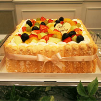 モンベルジェ一番人気のフルーツウェディングケーキです